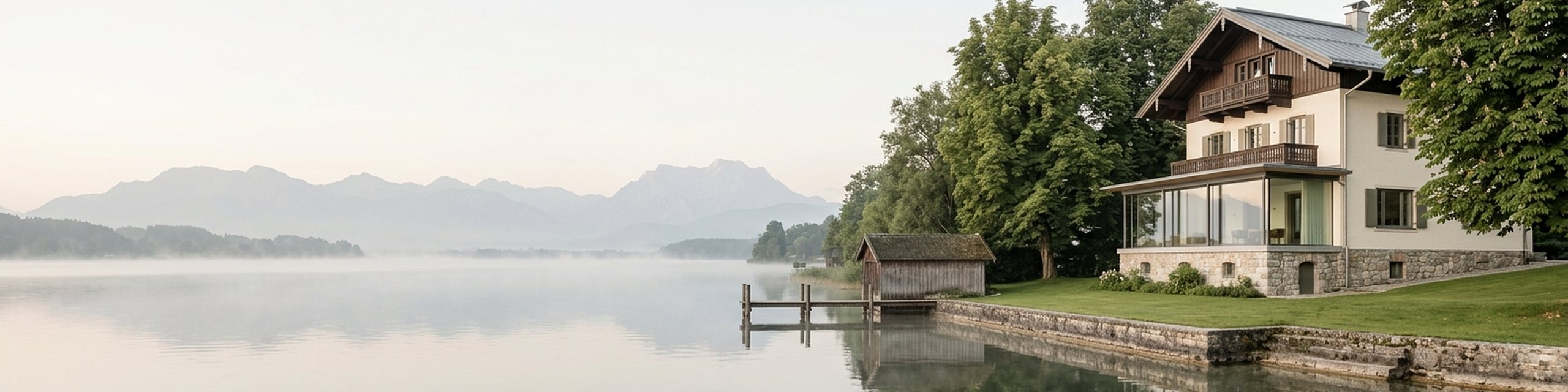 Symbolbild: Wohnhaus am Starnberger See im Morgennebel – Immobilien und Erbschaft